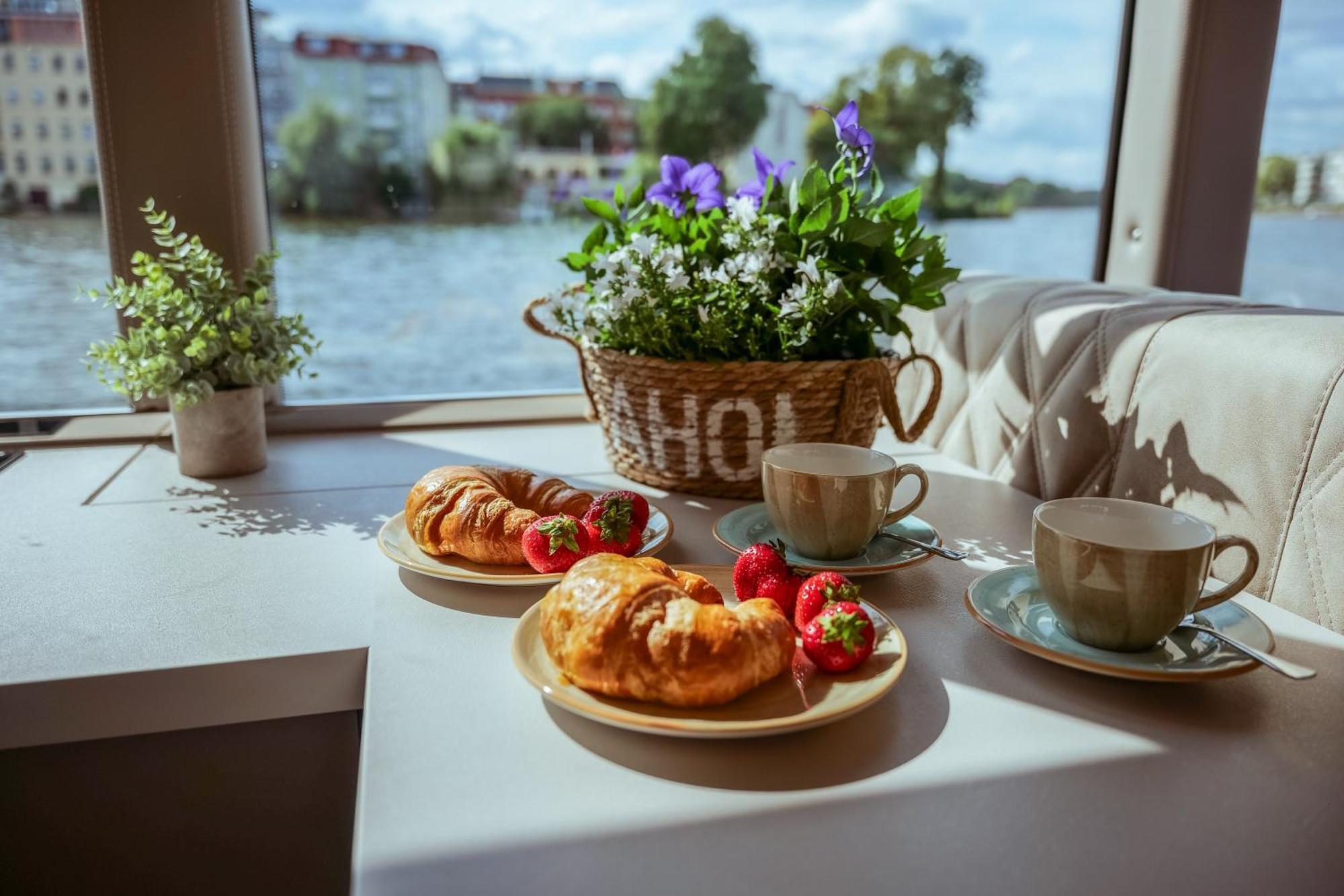 Nena Hausboot Hotel Berlin Exterior photo