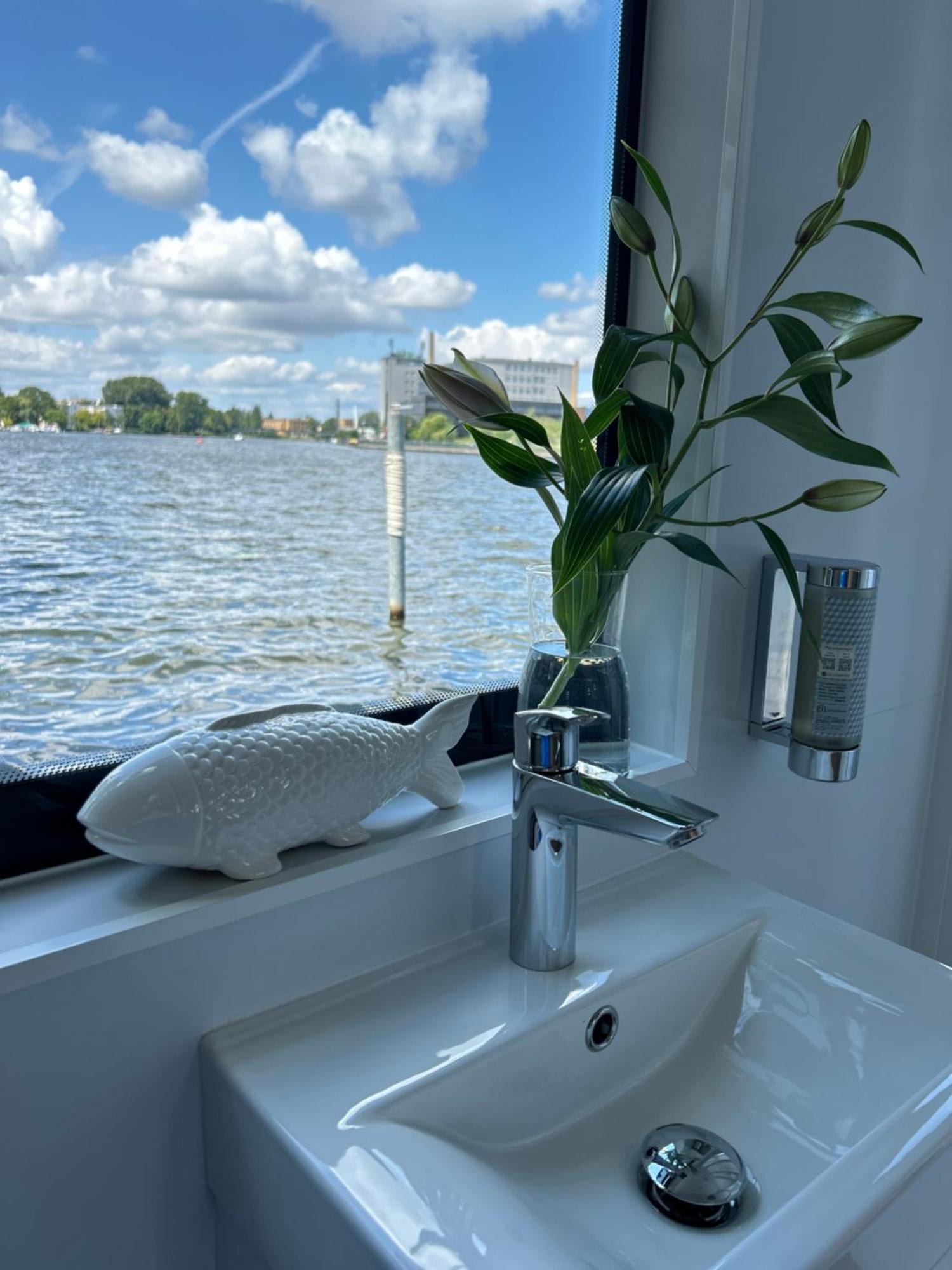 Nena Hausboot Hotel Berlin Exterior photo